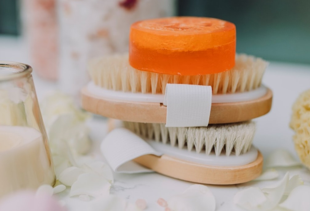 Dry Body Brushing Benefits, Drawbacks and How to Dry Brush Your Skin