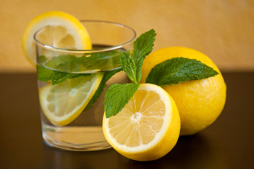 Warmer Zitronensaft zum Frühstück? Besser Gesund Leben
