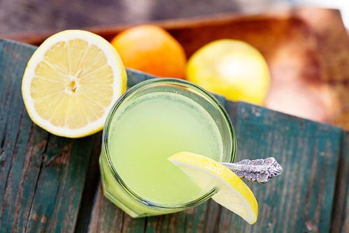 Heiße Zitrone lecker, gesund und nützlich Besser Gesund Leben