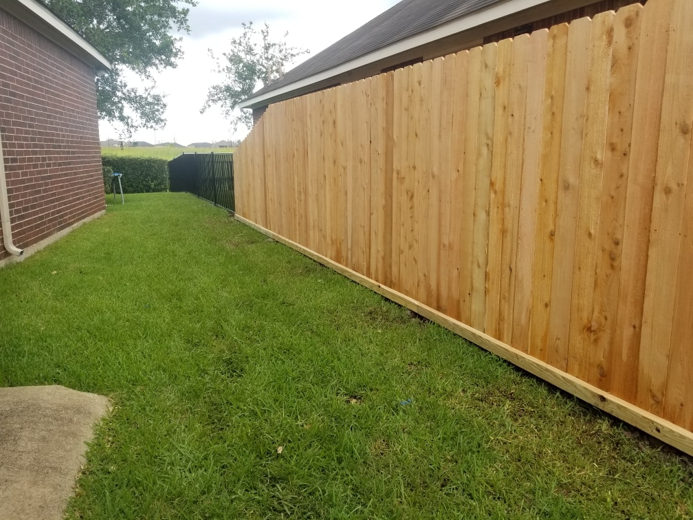 Vertical Fence With Beveled Rot Board Best Fence