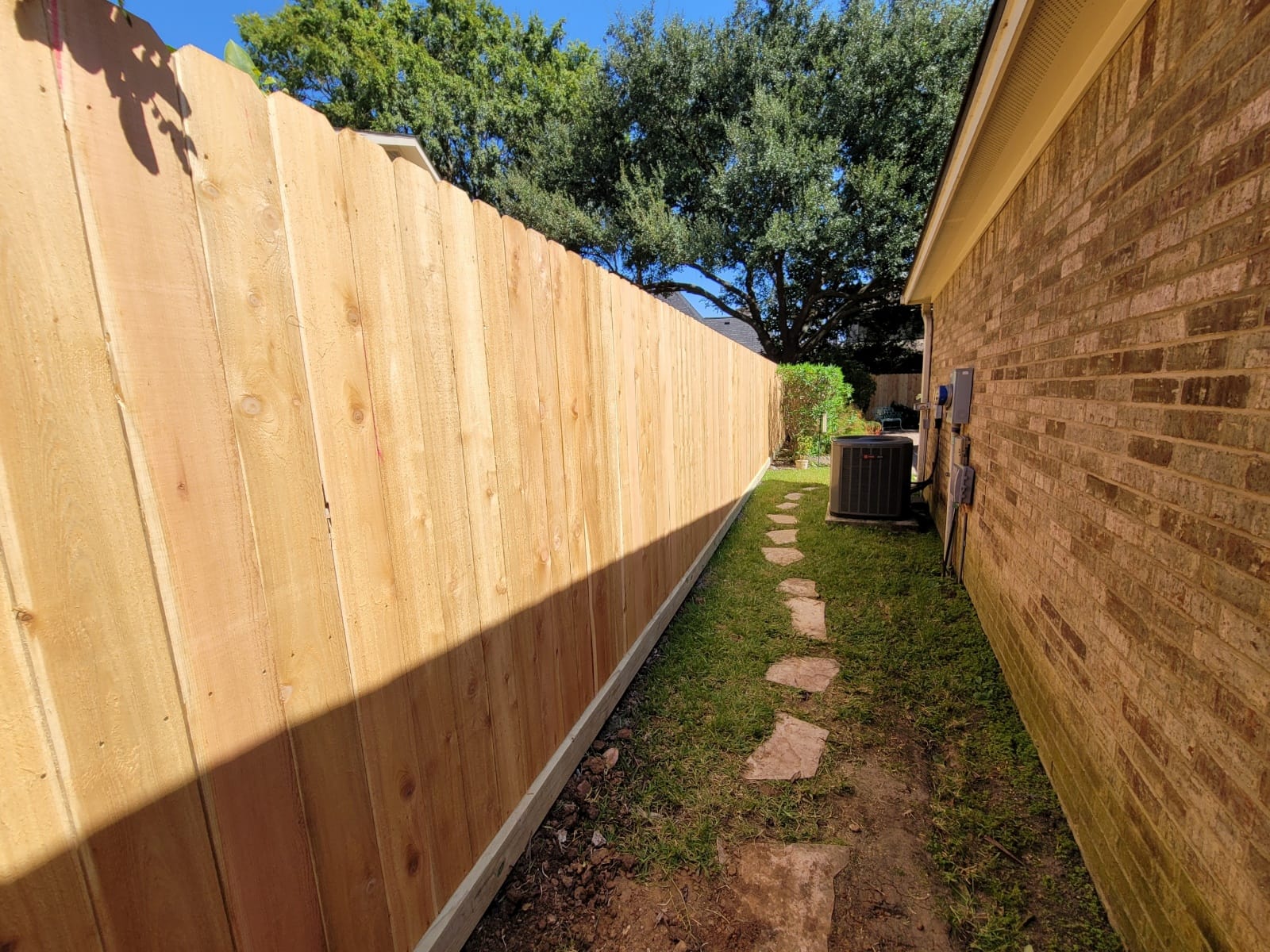 Vertical Fence With Beveled Rot Board Best Fence