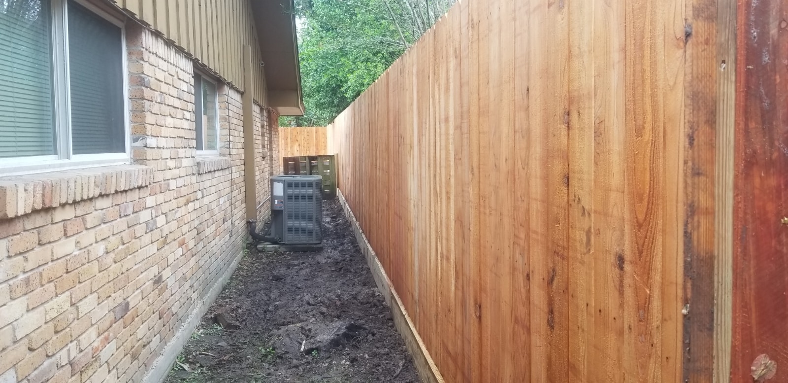 Vertical Fence With Beveled Rot Board Best Fence