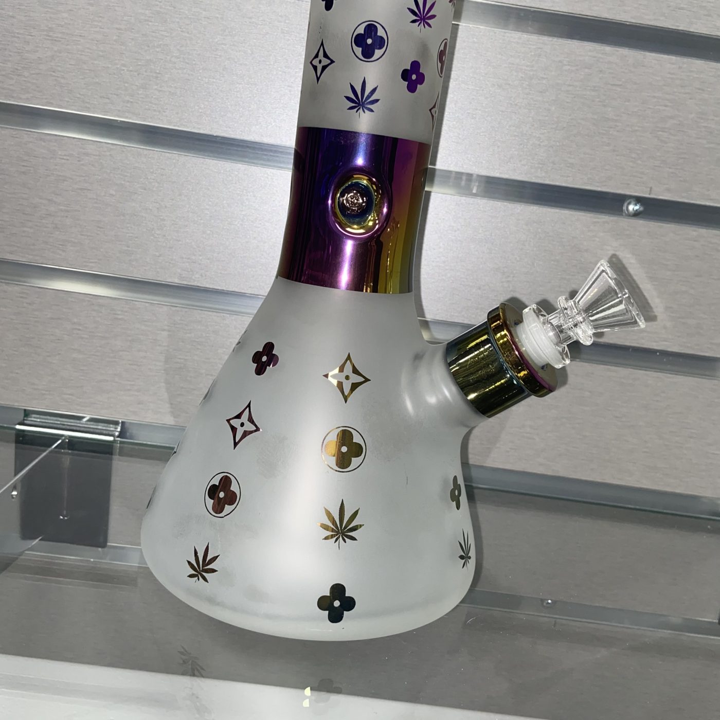 KAOS Louis V/Leaf Design Bong 18" Best Buds Forever