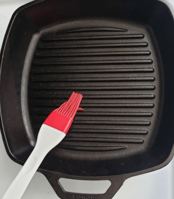 Cast Iron VS Stainless Steel Grill 2024 Which One Is Better to Buy?