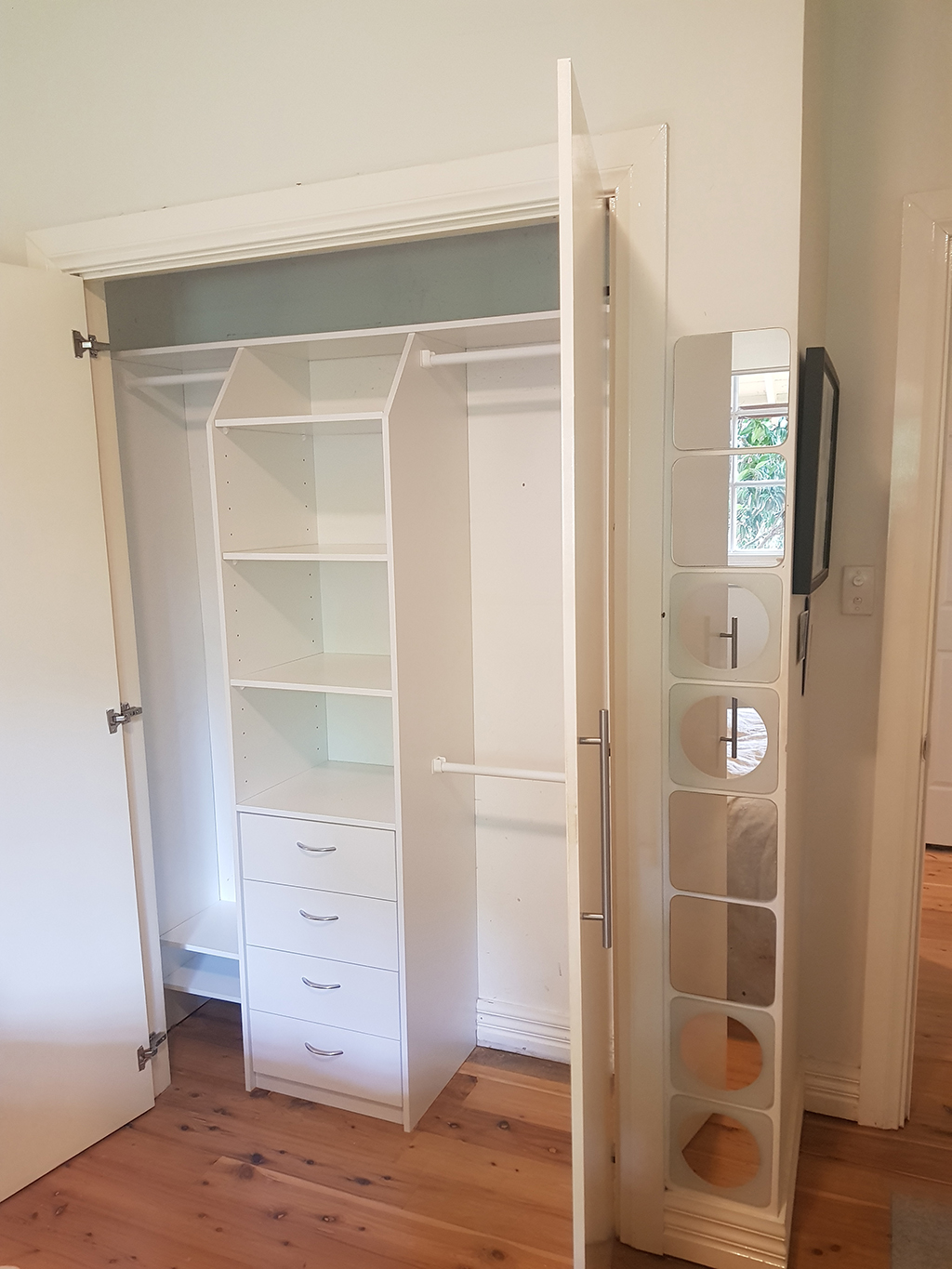 Contact our Professionals for Wardrobe Repairs Sydney