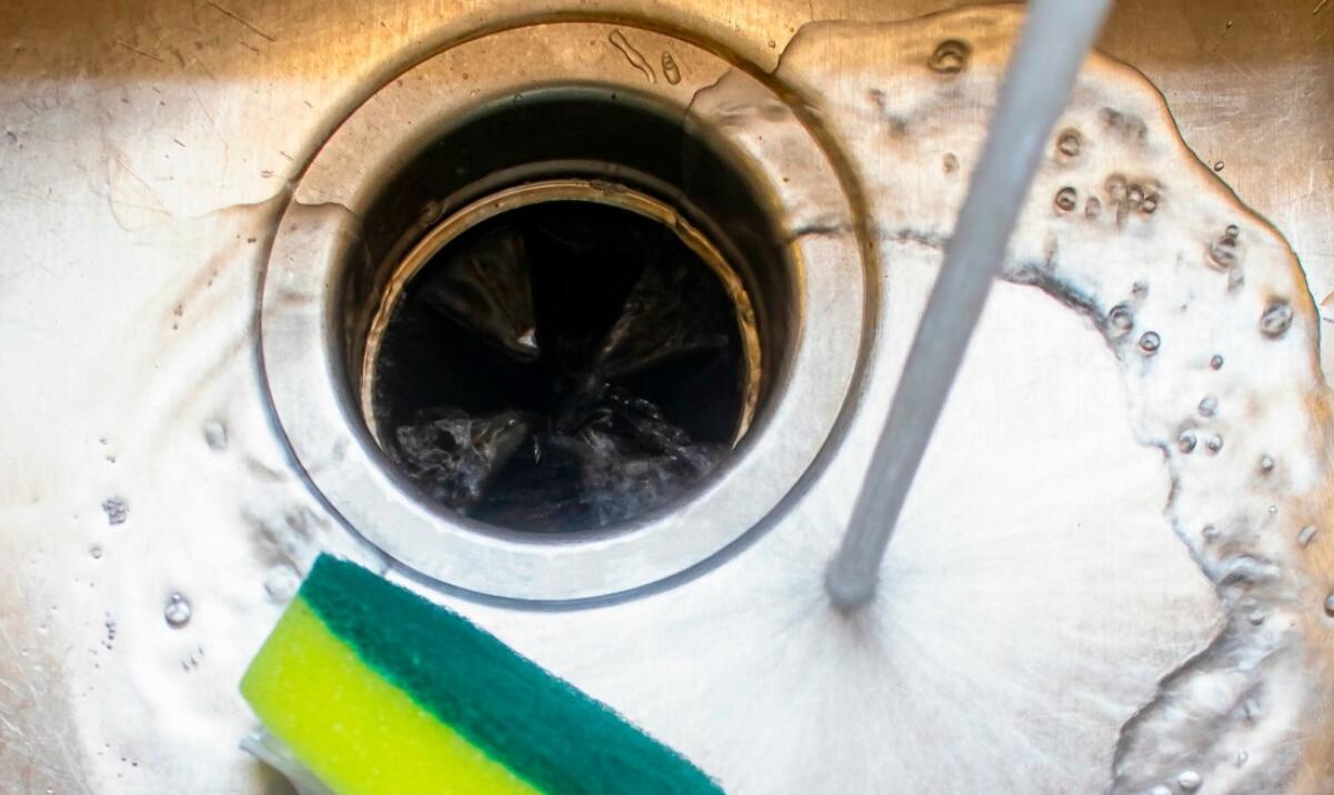 How to Unclog a Garbage Disposal? Instructions to Guide you Use
