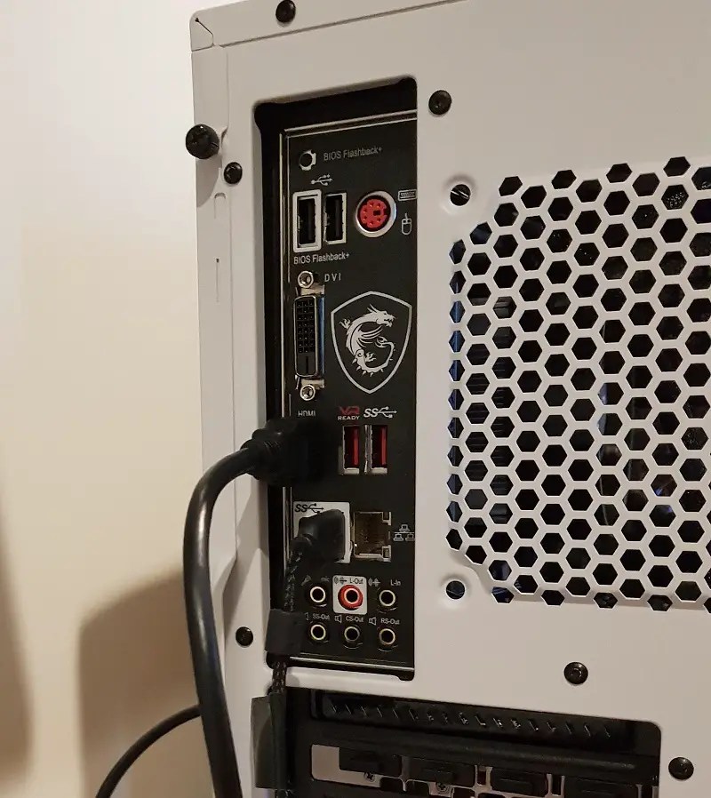 Monitor Plugged Into Motherboard But No Signal [Best Fix] 2024 Best