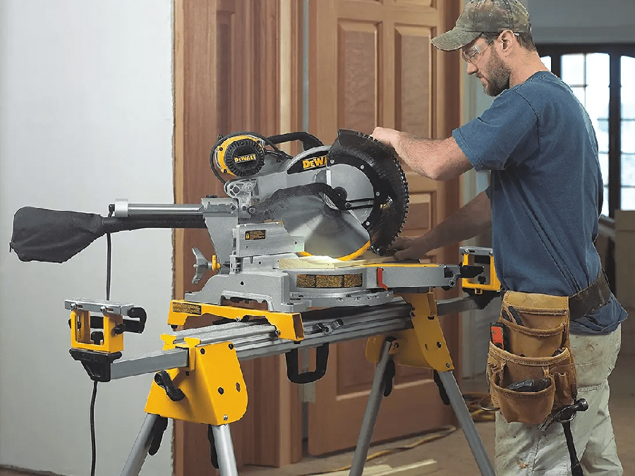 Top Features When Looking ForBest Miter Saws At home wood crafter