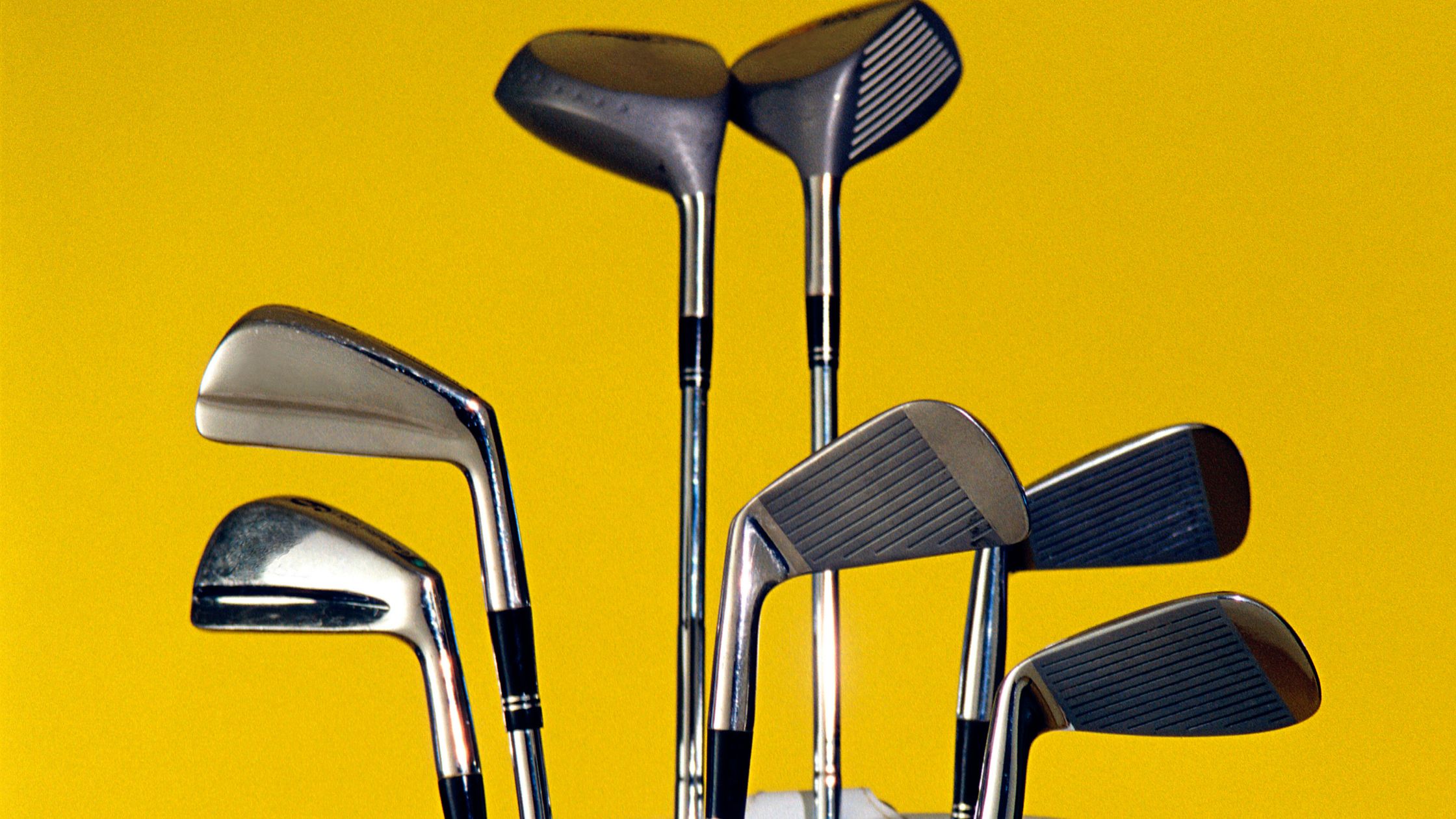 How Many Clubs in a Golf Bag? Can I Use Other Player's Clubs?