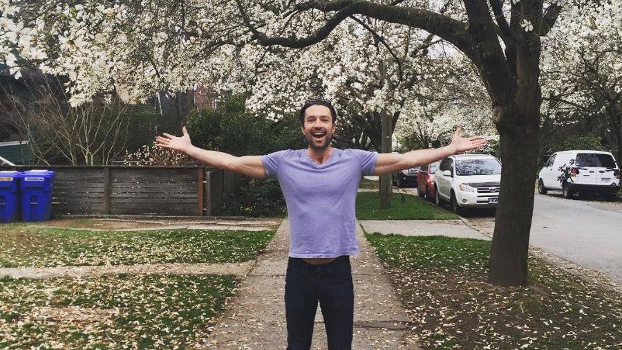 Carlo Marks Canadian Actor, Hallmark Movies, Age, Family, Wife, Net Worth, Wiki! Best Toppers