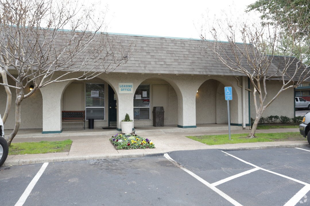 Prestonwood Apartments