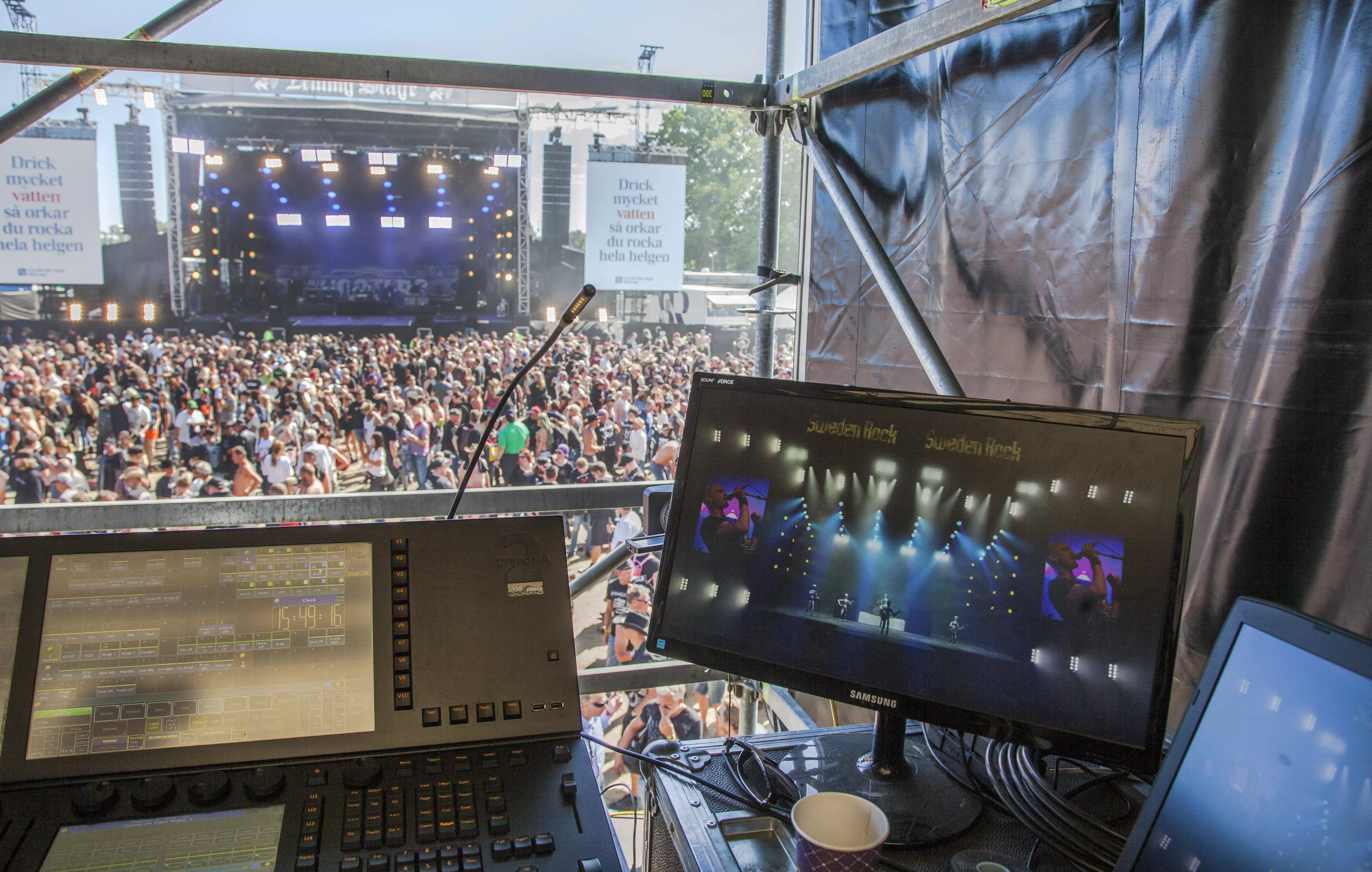 The Technology Behind A Rock Concert Part 3 Lighting Gadgetzz