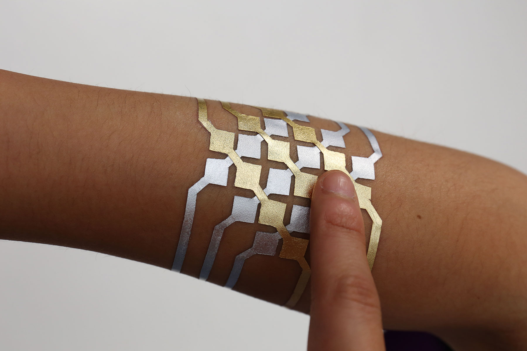 Mit's Duoskin Turns Temporary Tattoos Into On-Skin Interfaces | Techcrunch 1200_x_1800_jpg