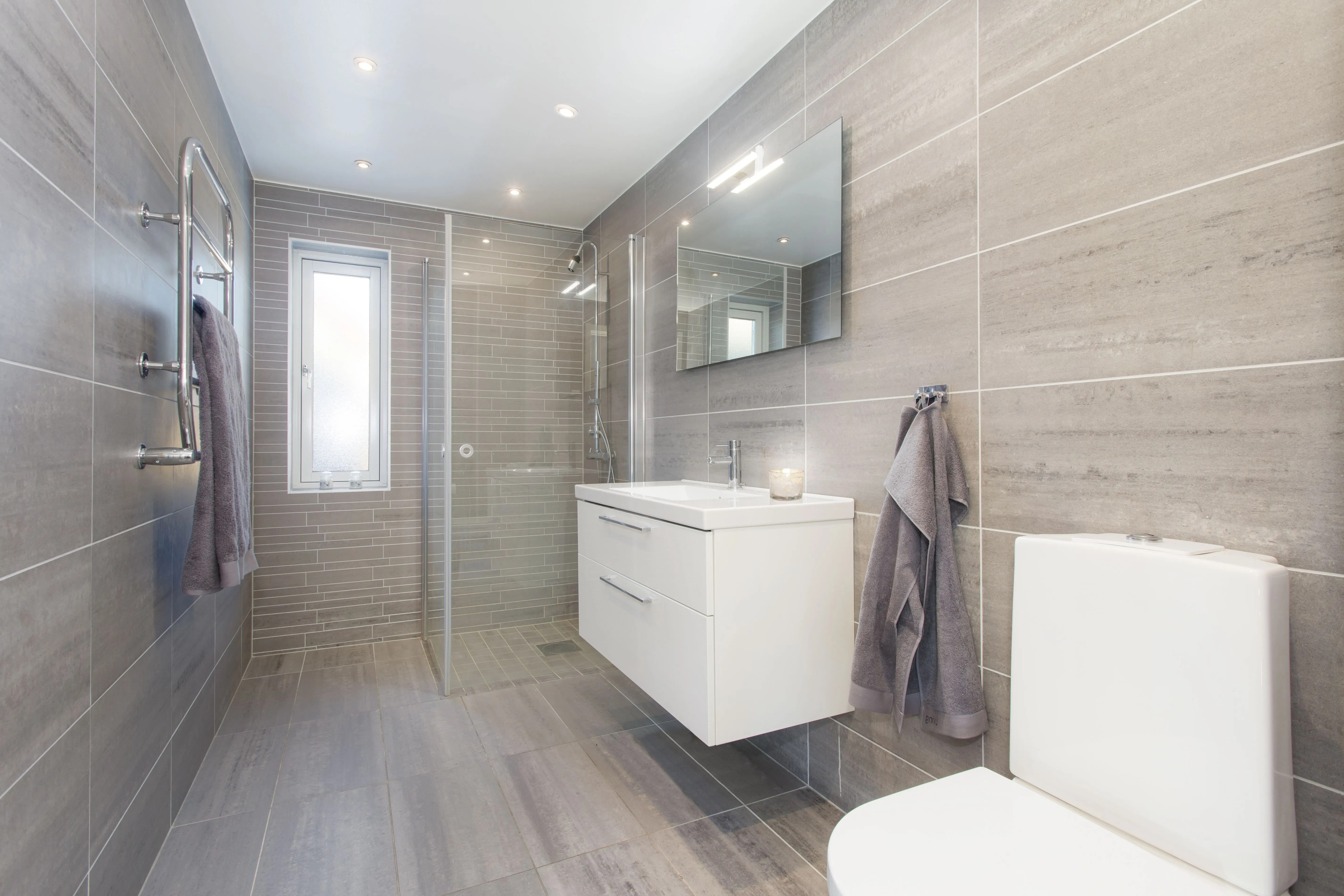 Neutral Bathroom Beth Ashton
