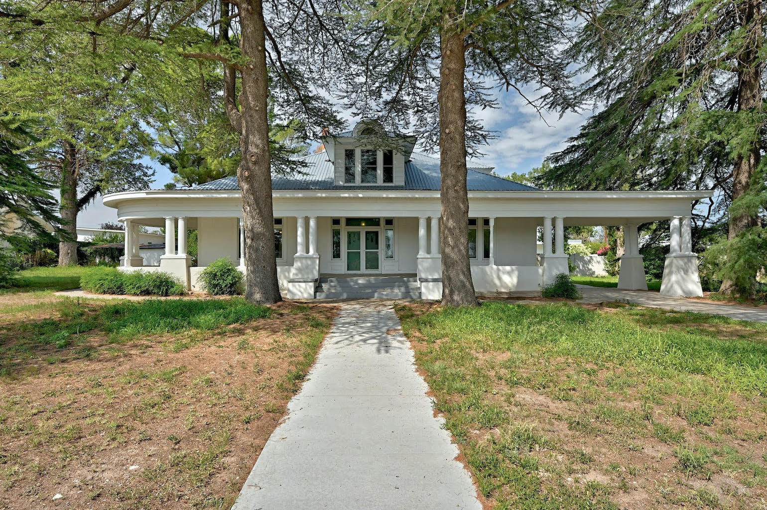 On the Market 5 Superb Homes in Small Towns — Marfa, Texas; Big Sky
