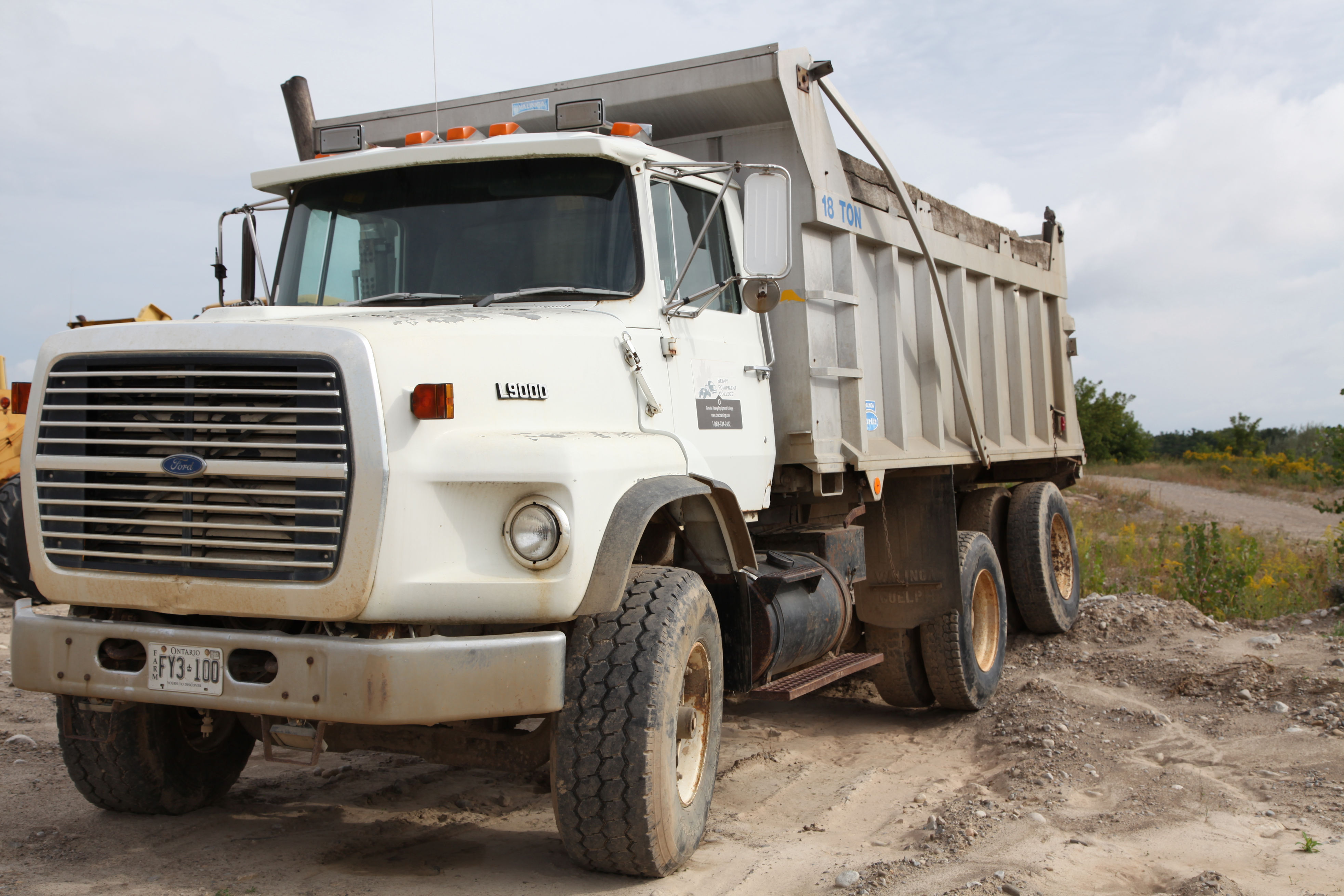Dump Truck Ford L9000 White Better2BU