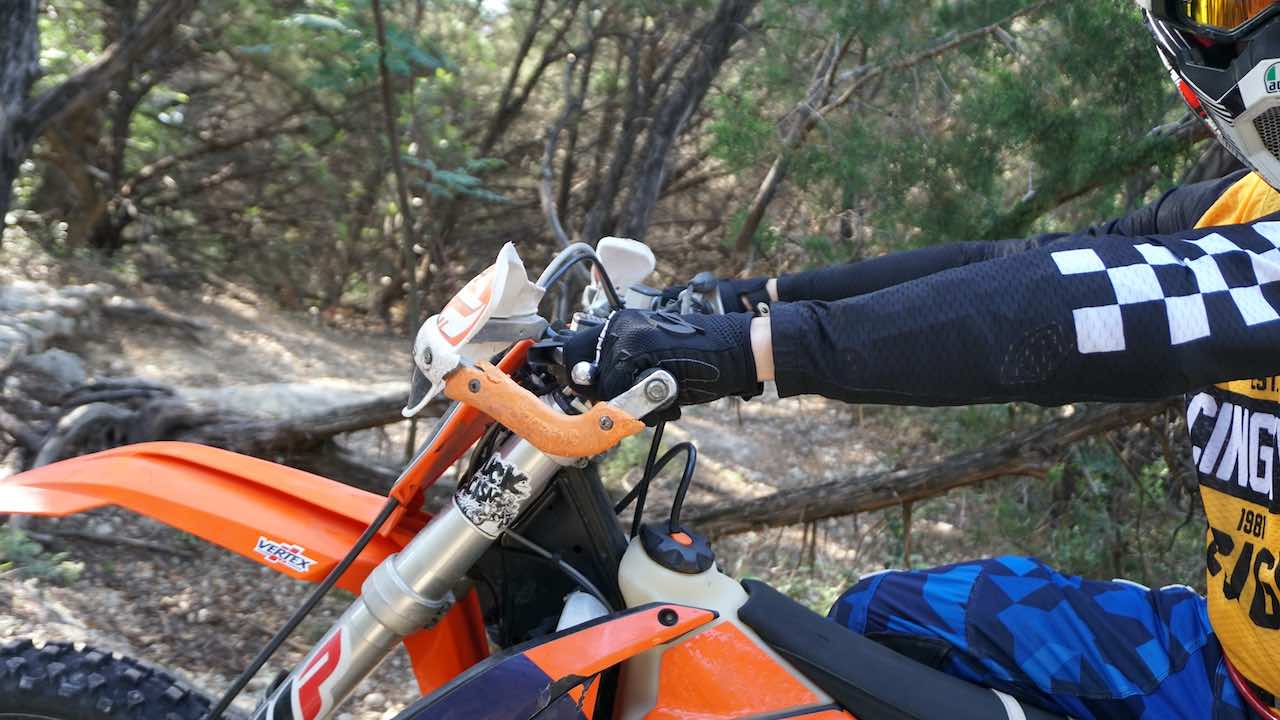 Learn How To Ride A Clutch Dirt Bike with 5 Expert Tips