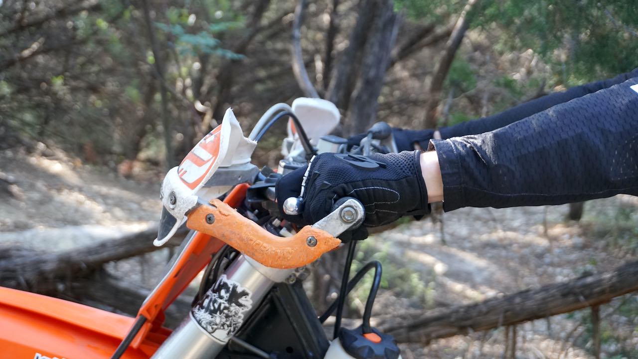 Learn How To Ride A Clutch Dirt Bike with 5 Expert Tips