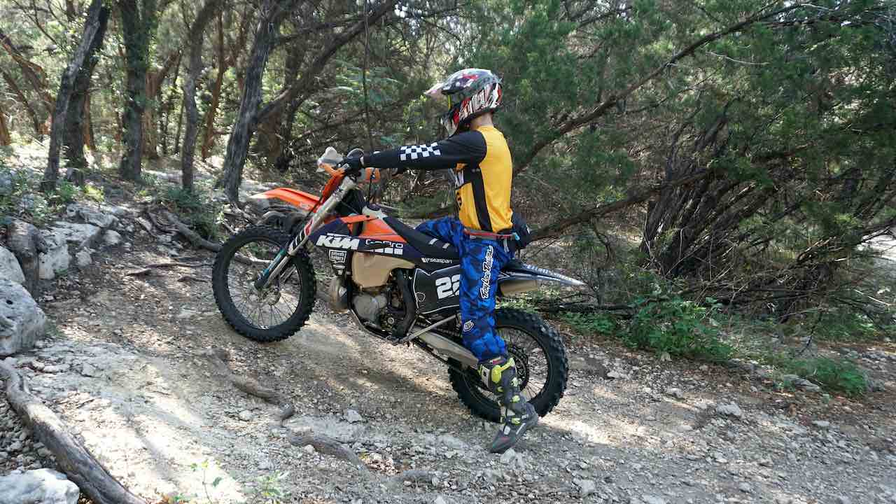 Learn How To Ride A Clutch Dirt Bike with 5 Expert Tips