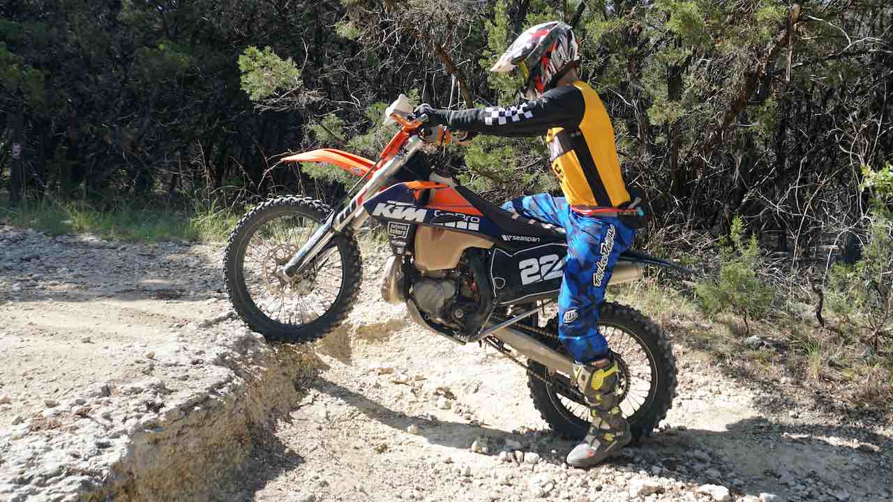 Learn How To Ride A Clutch Dirt Bike with 5 Expert Tips