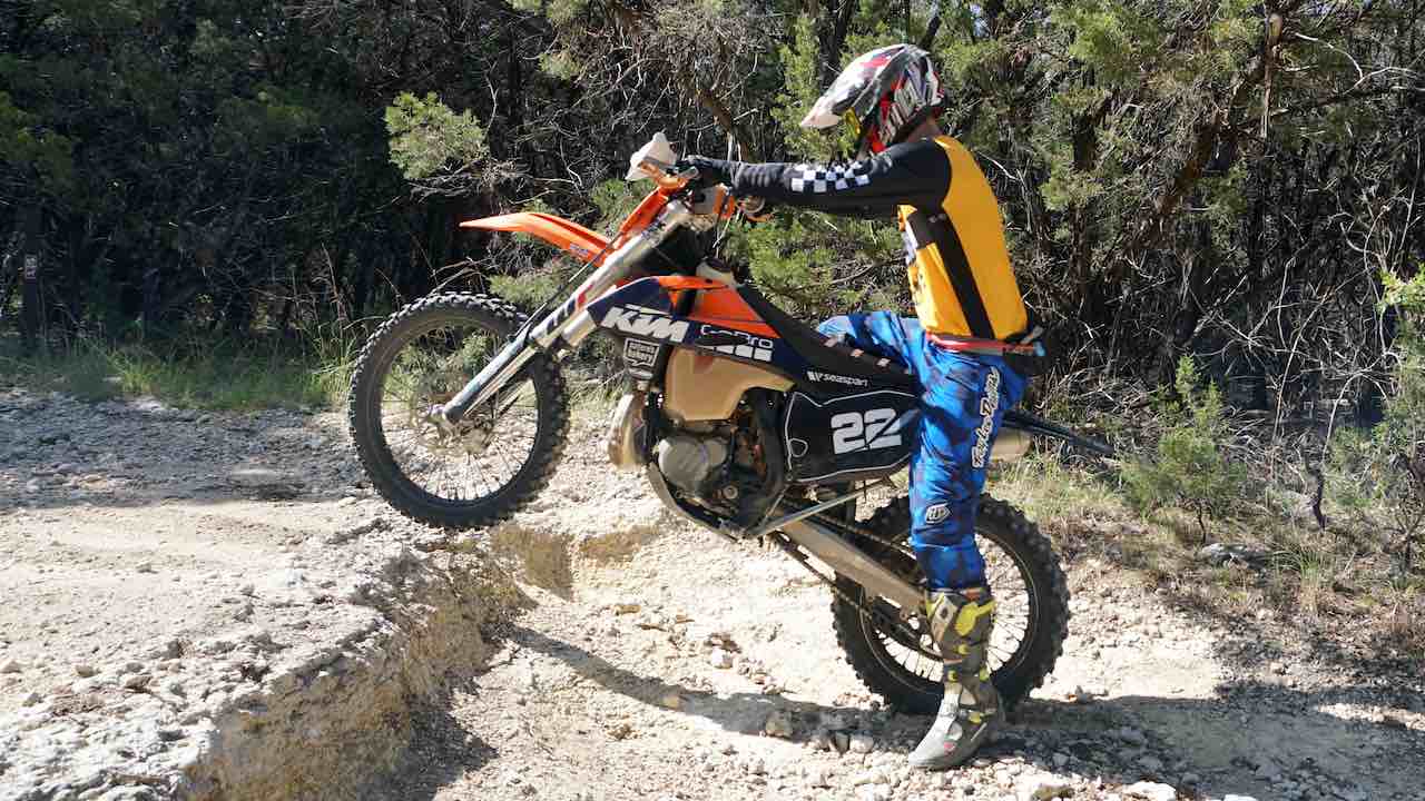 Learn How To Ride A Clutch Dirt Bike with 5 Expert Tips