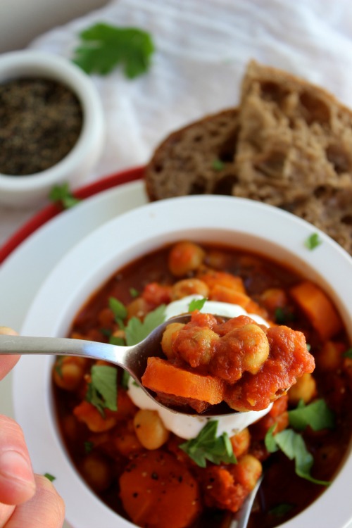 Slow Cooker {Crock pot} Chickpea Curry Better with Cake