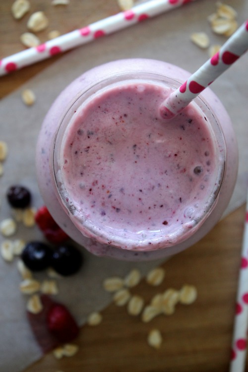 Berry, Oat and Yoghurt Super Smoothie Better with Cake