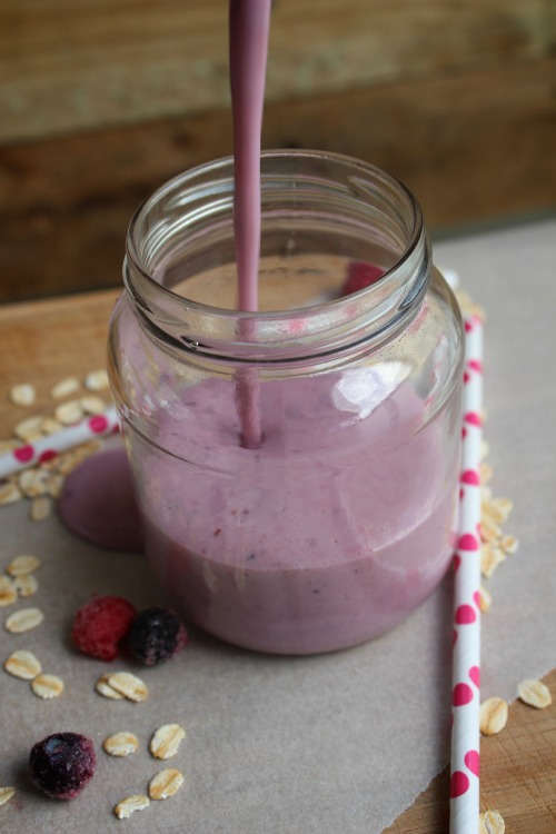 Berry, Oat and Yoghurt Super Smoothie Better with Cake