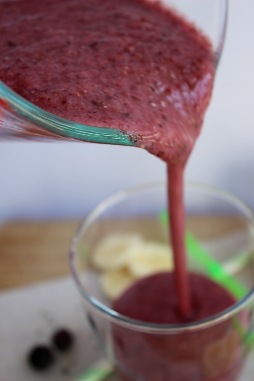 Blueberry, Apple & Banana Super Smoothie Better with Cake