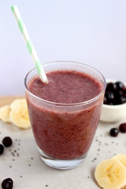 Blueberry, Apple & Banana Super Smoothie Better with Cake
