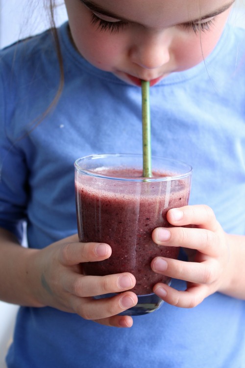 Blueberry, Apple & Banana Super Smoothie Better with Cake