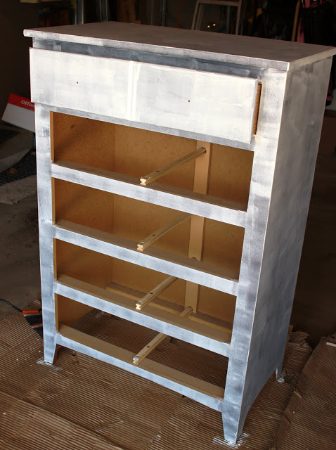 Between3Sisters | DIY Painting A Dresser