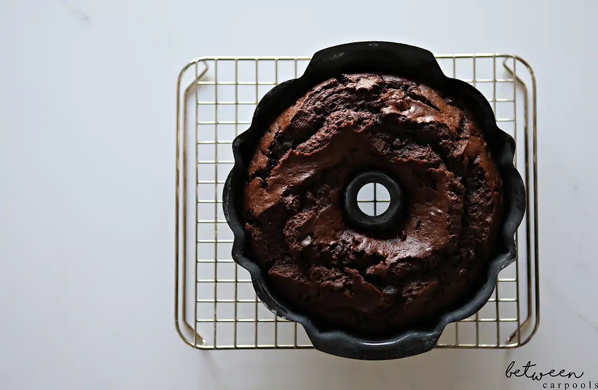 This Duncan Hines Hack Makes An Irresistable Cake! Between Carpools