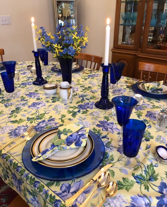 Beautiful Table Setting with Vintage Hutschenreuther China