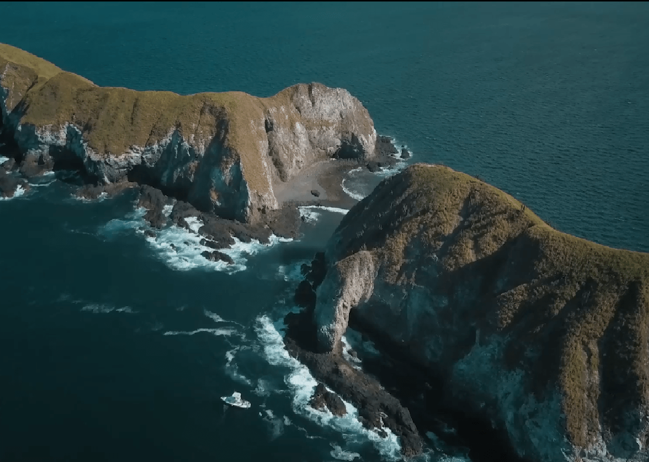 Dive in Catalina Islands in Costa Rica Blog Be Water Diving