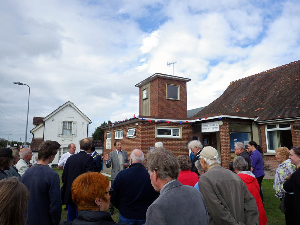 BH Bexhill's Mayor restarts town's iconic clock