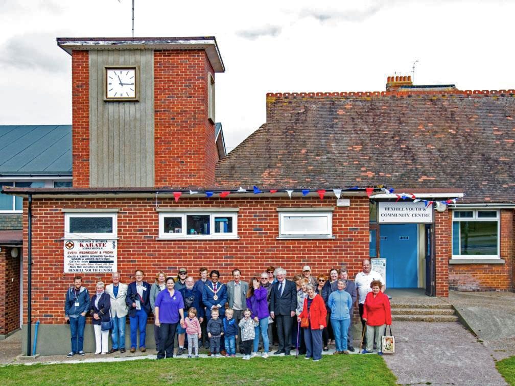 BH Bexhill's Mayor restarts town's iconic clock