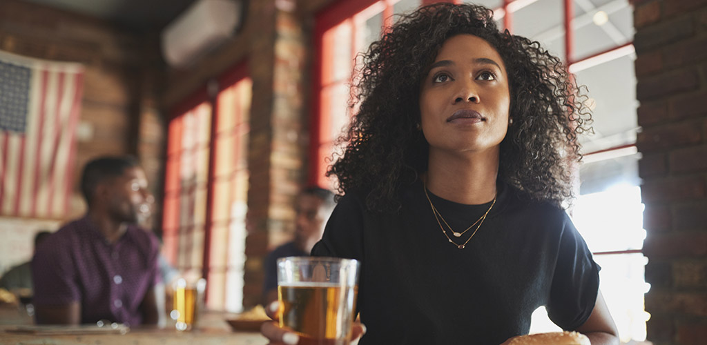 8 Great Locations and Bars To Meet Single Cougars In Charlotte for 2020