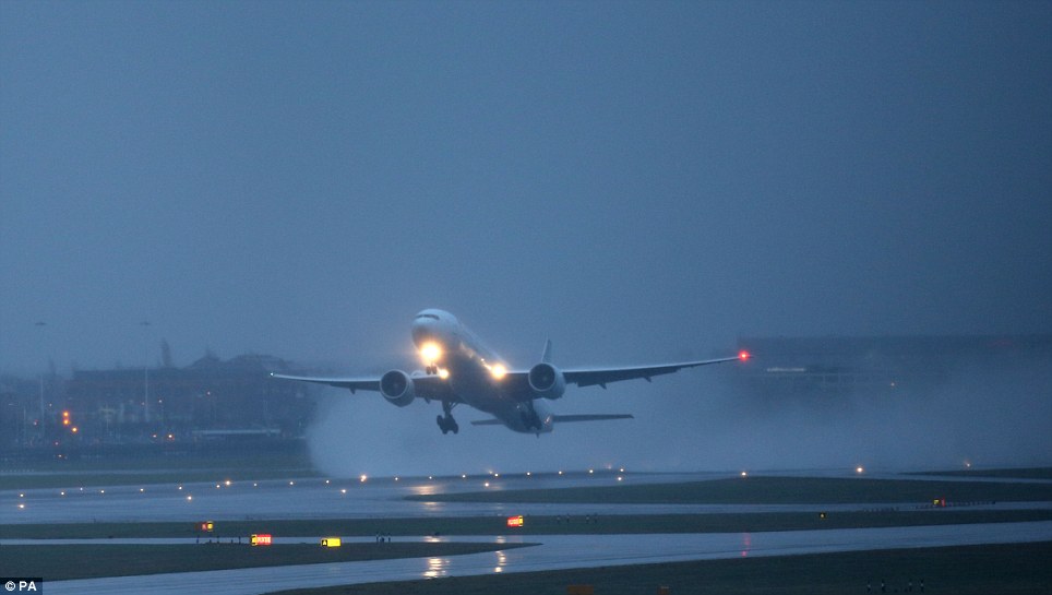 Storm weather leads to Chicago / O'Hare Airport flight cancellations