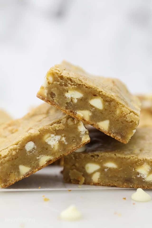 Easy Homemade Blondie Bars (One bowl recipe) Beyond Frosting