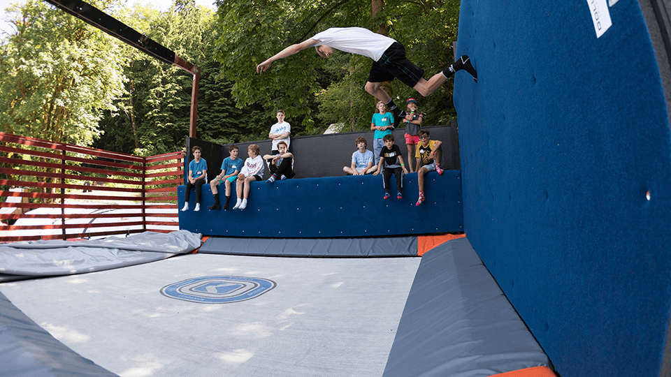 ワイイースト・マウンテン 留学カウンセラー BeyondVision