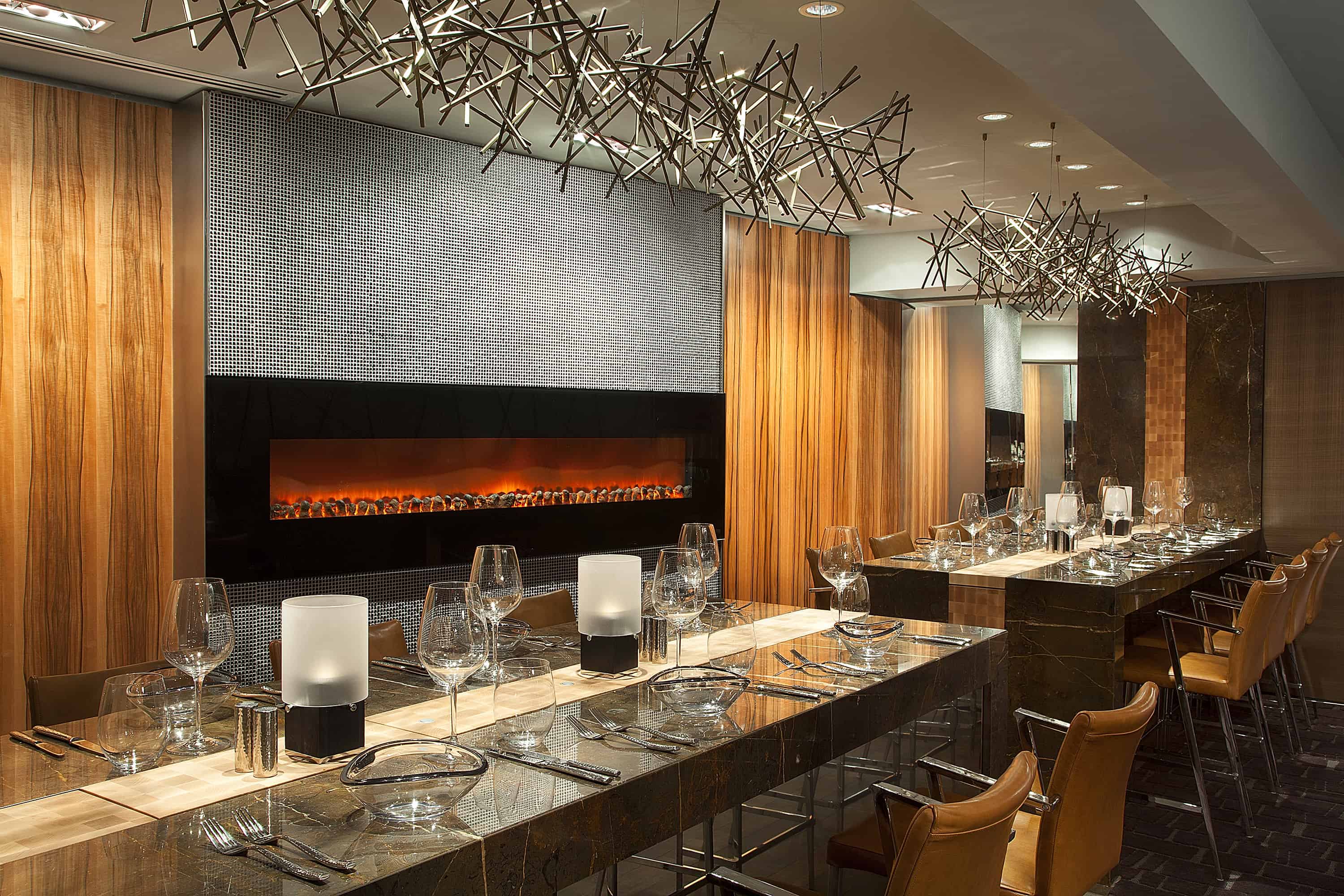 Several important visual cues inform the superb quality of the dining