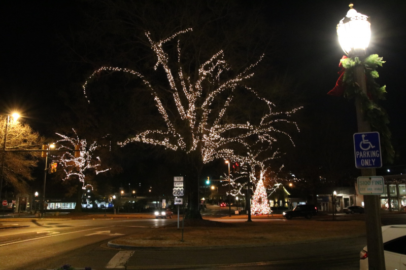 7+ mustsee holiday light displays around Birmingham, including