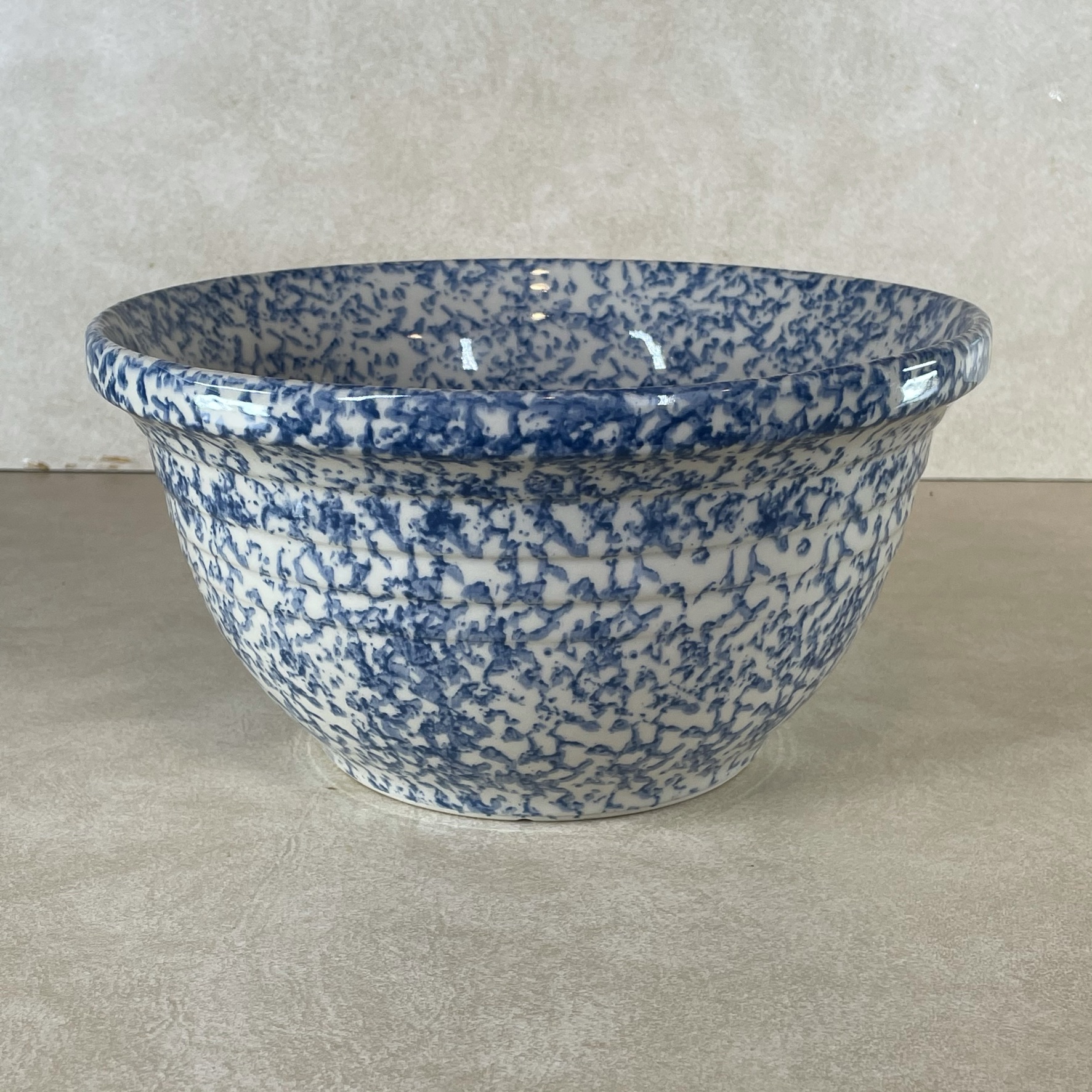 FANTASTIC ROSEVILLE NESTING BOWLS