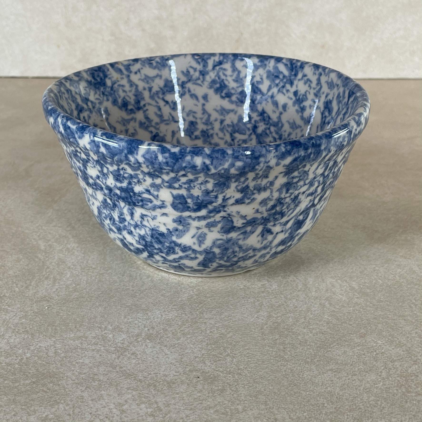 FANTASTIC ROSEVILLE NESTING BOWLS