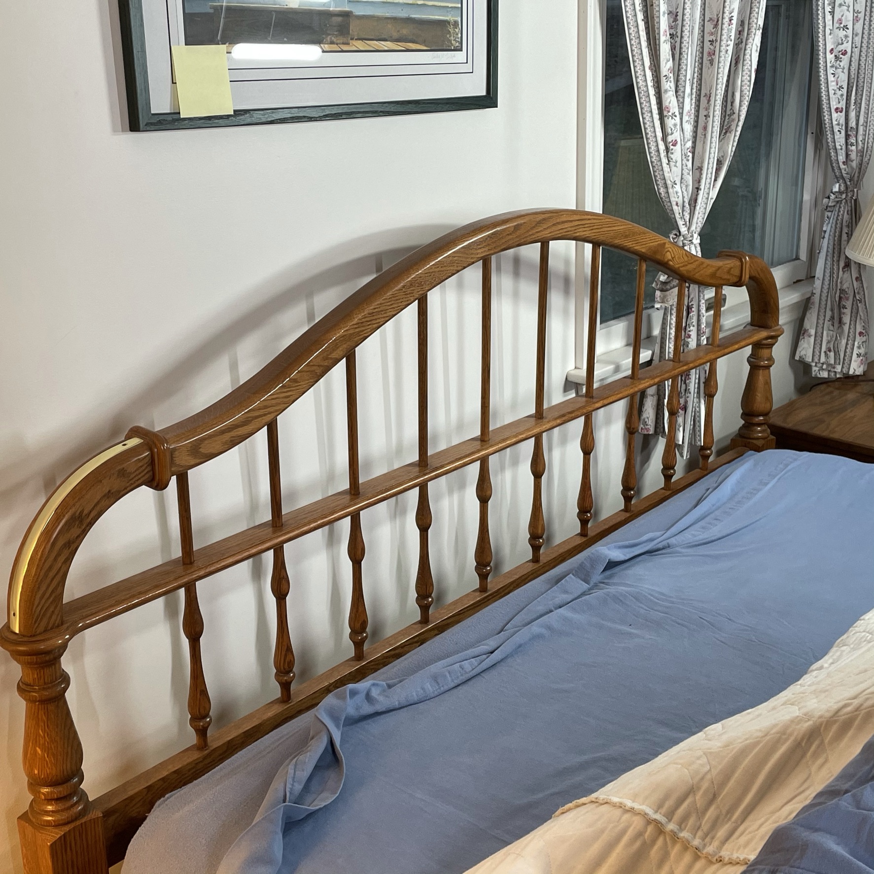 OAK BANNISTER QUEEN BEDSTEAD