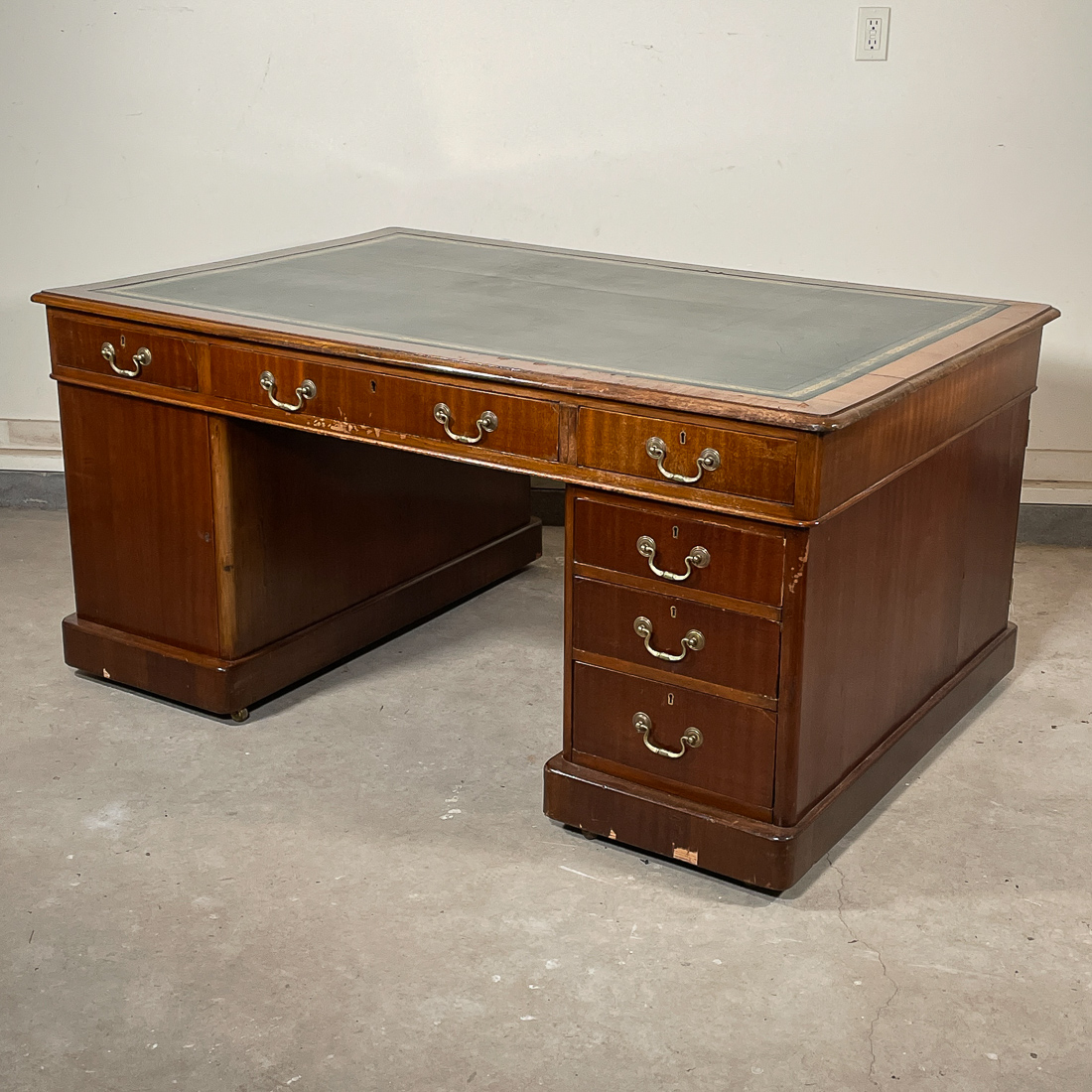 ANTIQUE PARTNERS DESK