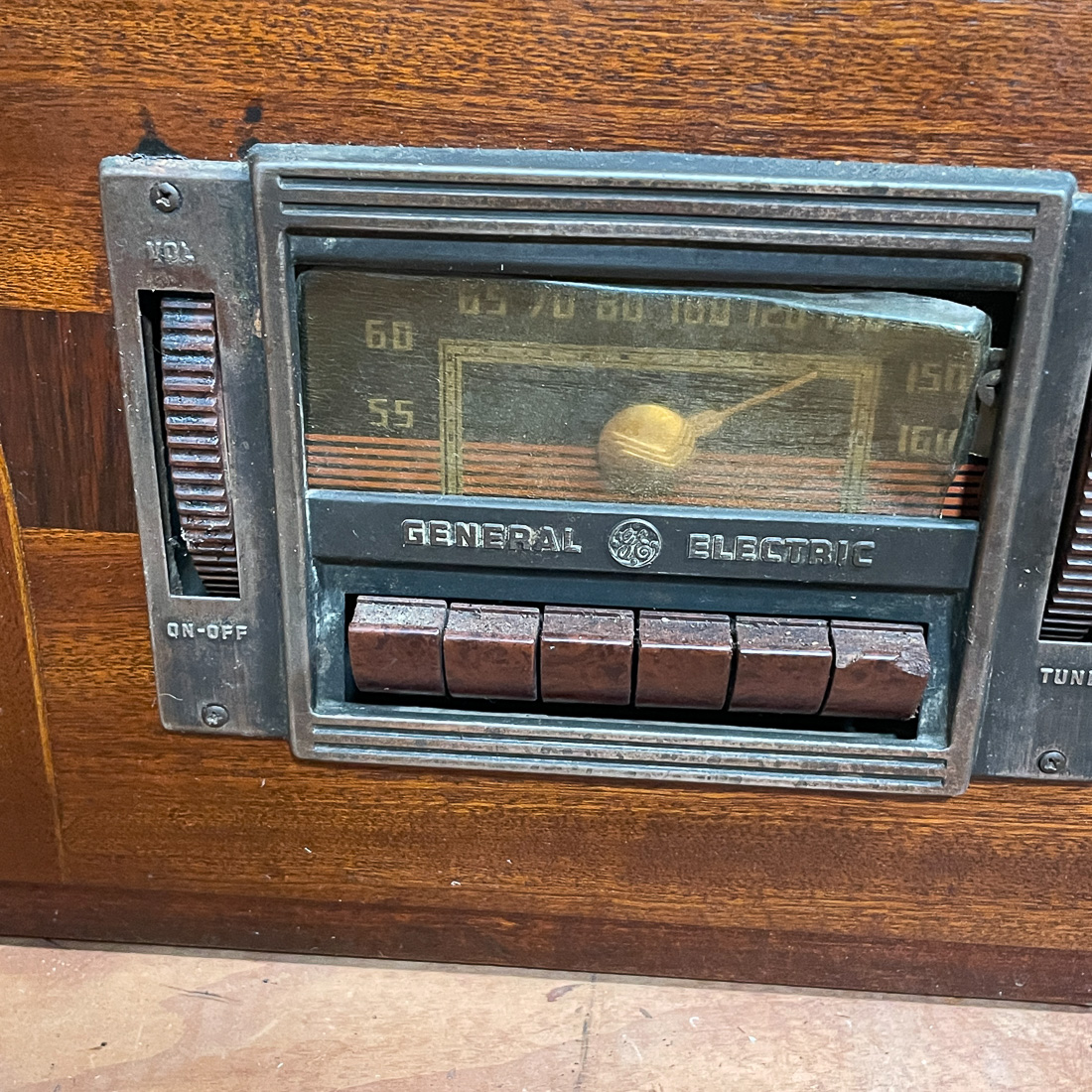 GENERAL ELECTRIC RADIO/TURNTABLE