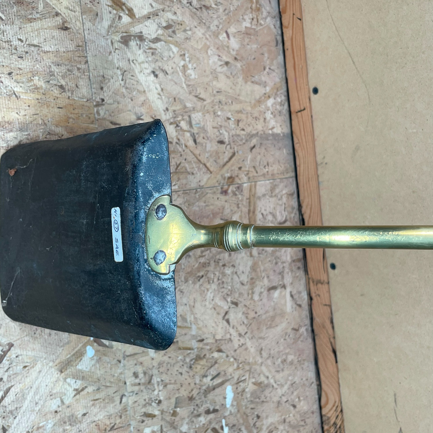 VERY FINE AMERICAN ANTIQUE COAL SHOVEL