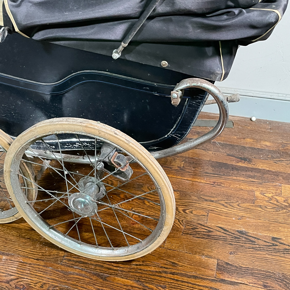 VINTAGE BILTRITE BABY CARRIAGE